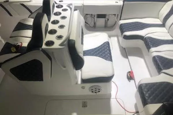 2019 Midnight Express 39