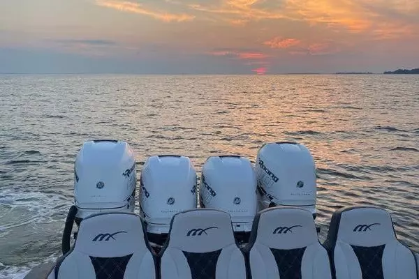 2019 Midnight Express 39