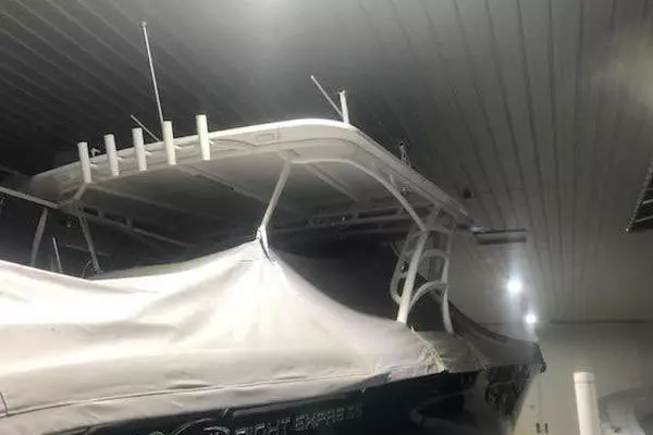 2019 Midnight Express 39