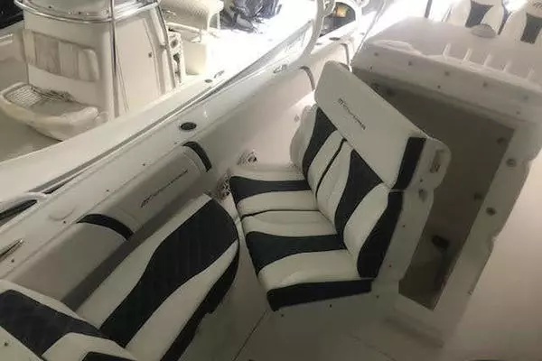 2019 Midnight Express 39