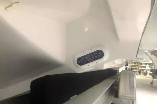 2019 Midnight Express 39