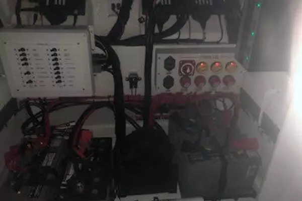 2019 Midnight Express 39