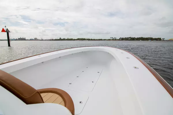 Photo of the 2022 Tribute Center Console "37' Tribute"