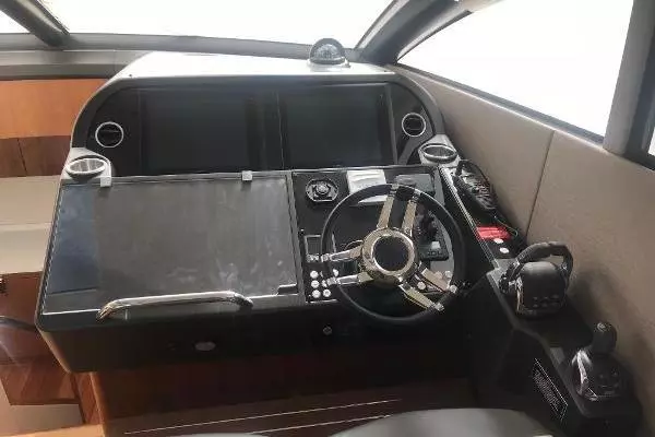 Photo of the 2015 Sunseeker Predator