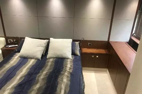 Photo of the 2015 Sunseeker Predator