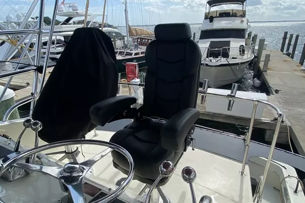 Photo of the 1986 Hatteras Sport Fish Convertible