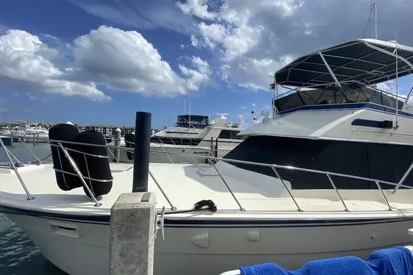 Photo of the 1986 Hatteras Sport Fish Convertible