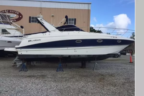 33ft Larson Yacht For Sale