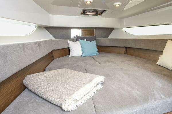 Photo of the 2025 Beneteau Flyer 9 SunDeck