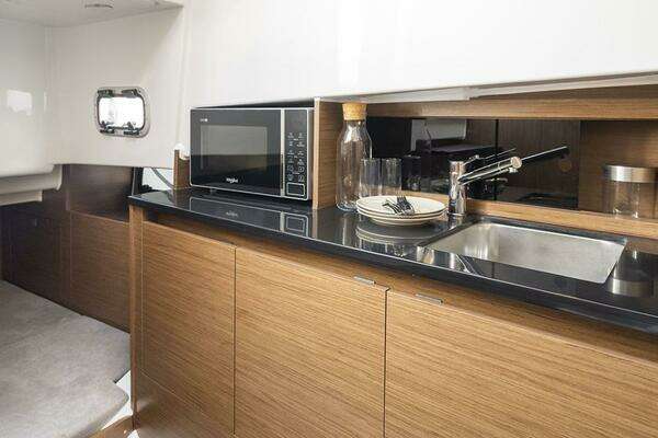 Photo of the 2025 Beneteau Flyer 9 SunDeck