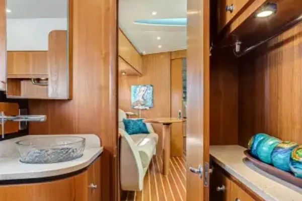 2008 Tiara Yachts 39