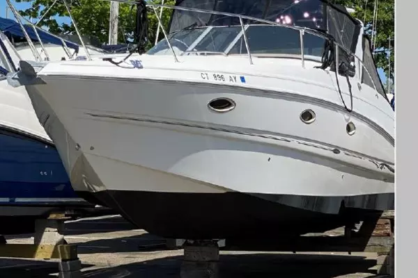 SUNSET SEEKER  33ft Larson Yacht For Sale