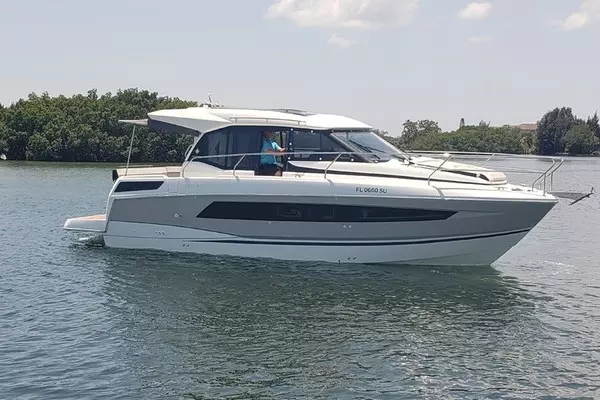 33-ft-Jeanneau-2019-33 NC Express-La Bougeotte-St Petersburg Florida United States yacht for sale