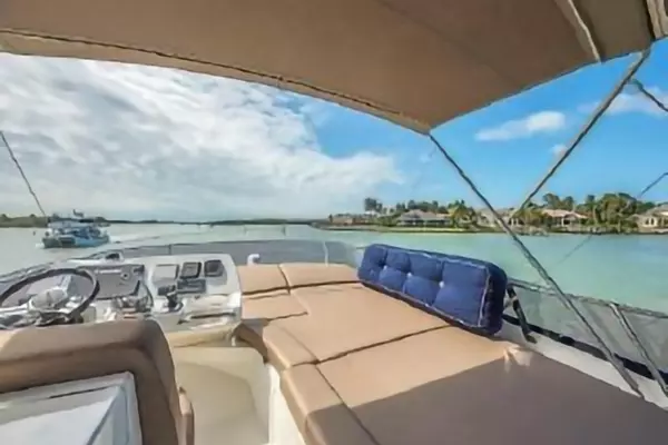 Photo of the 2015 Prestige 550 "Proteus "