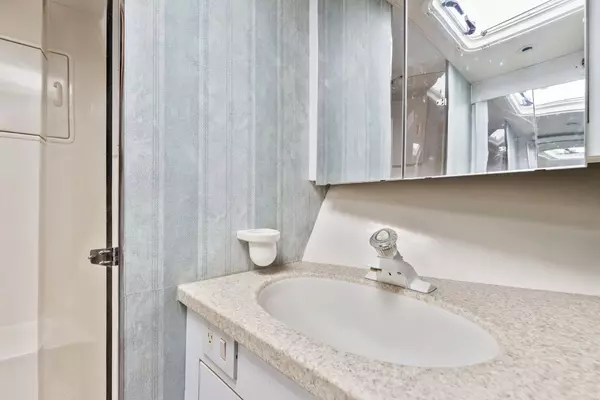 2001 Ocean Yachts 52