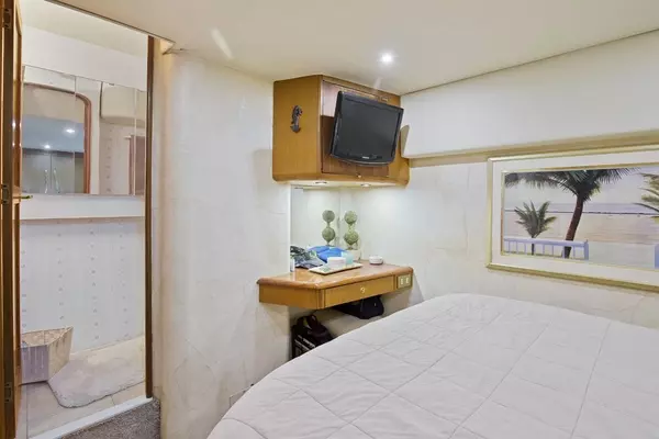 2001 Ocean Yachts 52