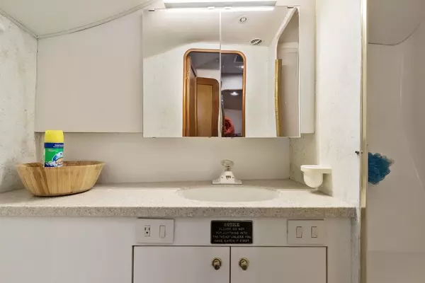 2001 Ocean Yachts 52