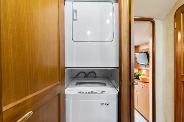 2001 Ocean Yachts 52