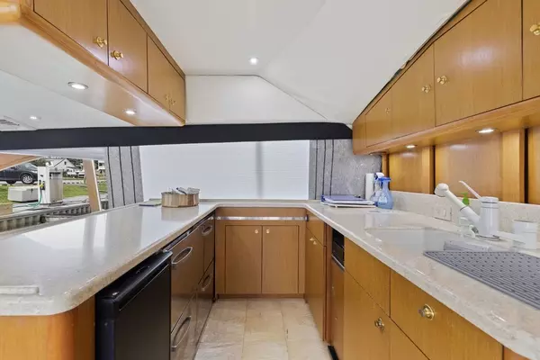 2001 Ocean Yachts 52