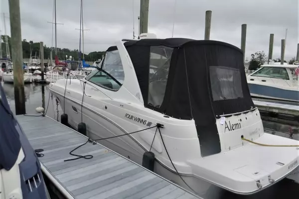Alemi 33ft Four Winns Yacht For Sale