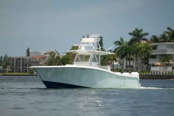 2011 Invincible 42