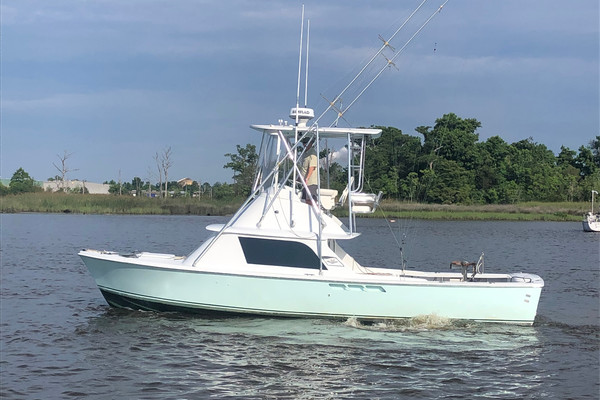 1976 Bertram 31 Flybridge Cruiser