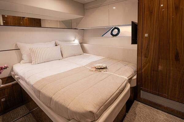 2027Riviera 64 ft 64 Sports Motor Yacht Series II