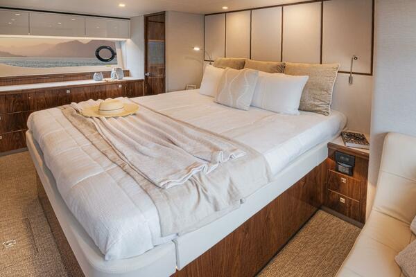 2027Riviera 64 ft 64 Sports Motor Yacht Series II