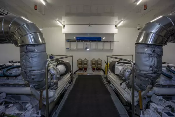 2000 Ferretti Yachts 94