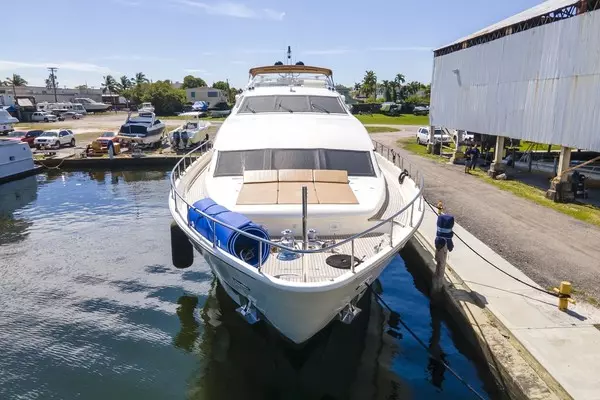 2000 Ferretti Yachts 94