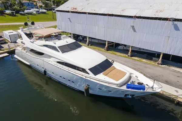 2000 Ferretti Yachts 94
