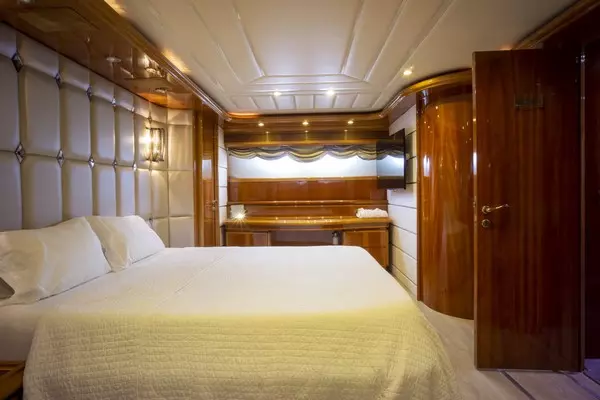 2000 Ferretti Yachts 94