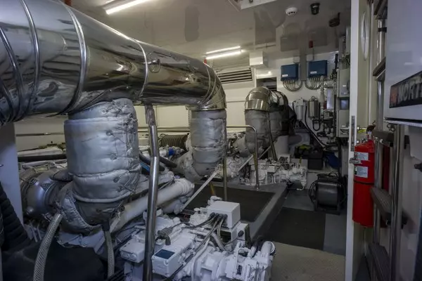 2000 Ferretti Yachts 94