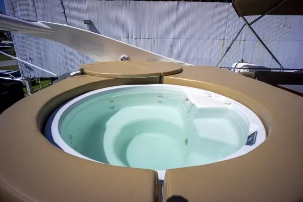 2000 Ferretti Yachts 94