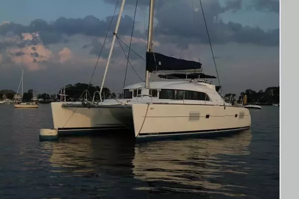 Lola Dos 38ft Lagoon Yacht For Sale