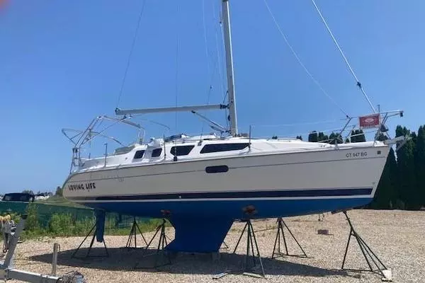 Loving Life 32ft Hunter Yacht For Sale