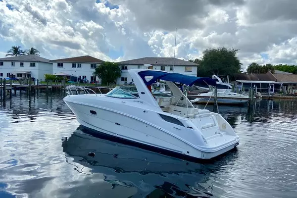 Photo of the 2013 Sea Ray 310 Sundancer