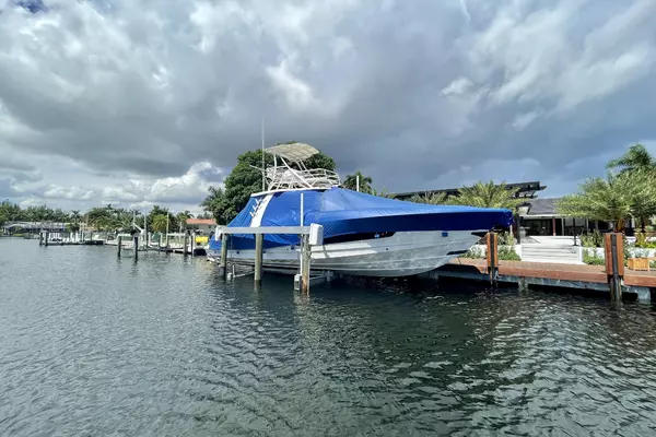 2016 Boston Whaler 42
