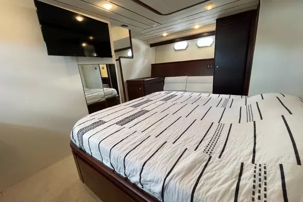 2001 Ferretti Yachts 68