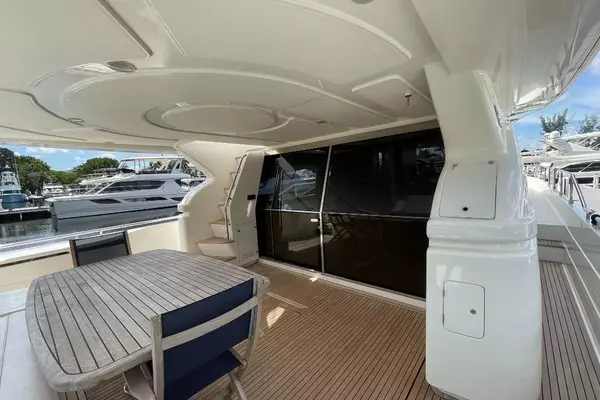 2001 Ferretti Yachts 68