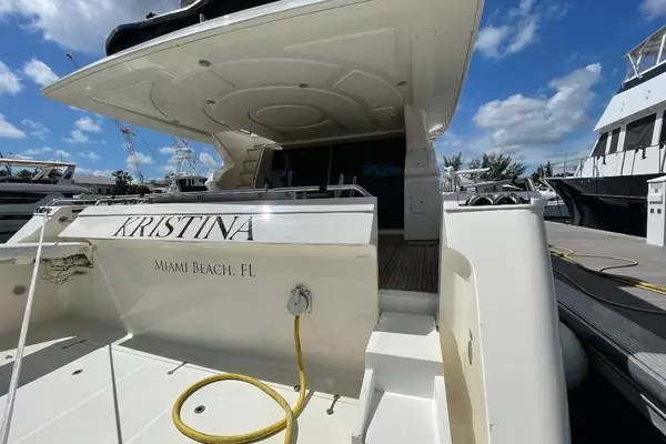 2001 Ferretti Yachts 68