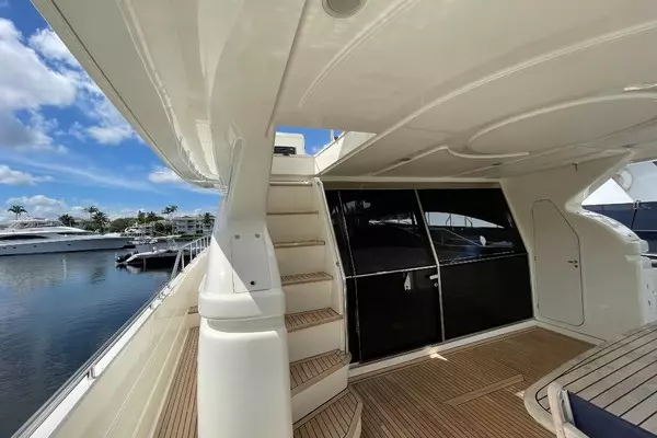 2001 Ferretti Yachts 68