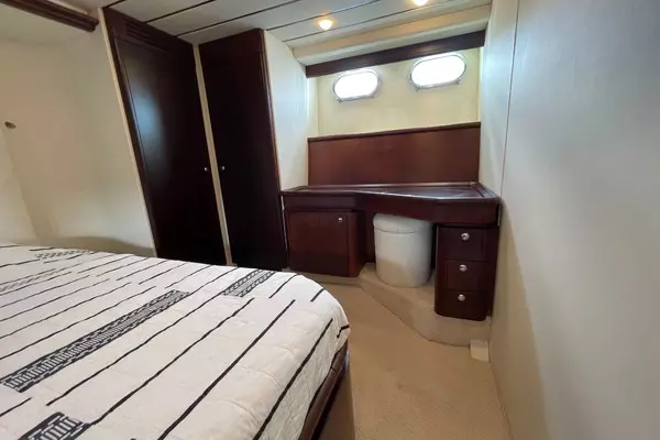 2001 Ferretti Yachts 68