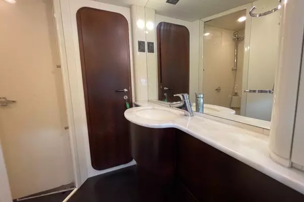 2001 Ferretti Yachts 68