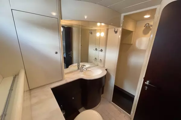 2001 Ferretti Yachts 68