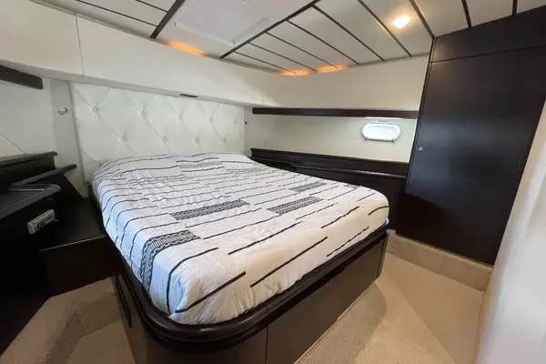 2001 Ferretti Yachts 68