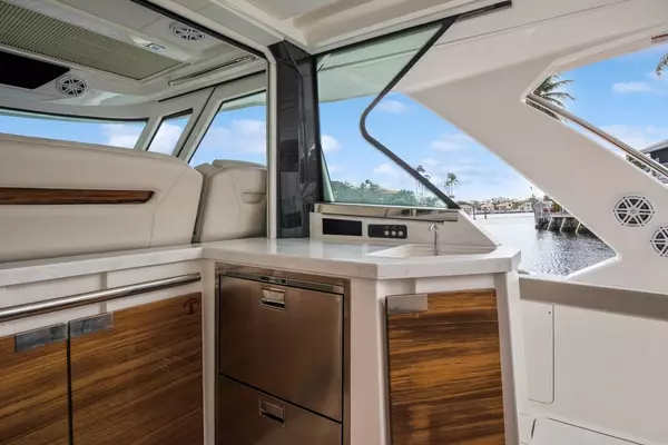 2022 Tiara Yachts 48