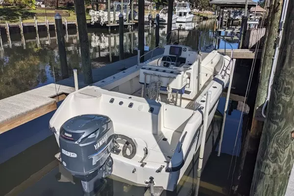 Photo of the 1998 Boston Whaler 23 Outrage