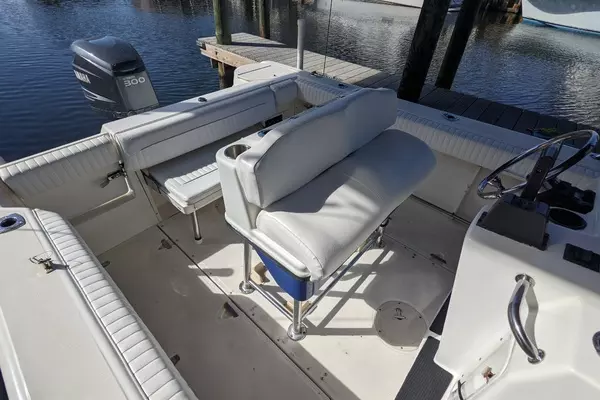 Photo of the 1998 Boston Whaler 23 Outrage