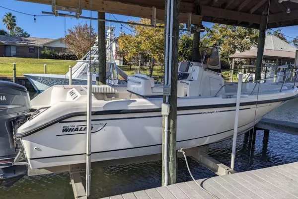 Photo of the 1998 Boston Whaler 23 Outrage